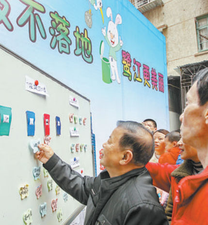 送上分類垃圾桶，傳遞文明與環(huán)保