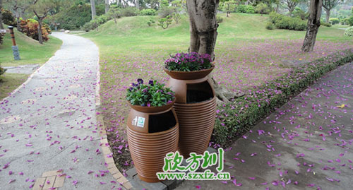  園林景區(qū)環(huán)保的選擇，玻璃鋼帶花盆垃圾桶