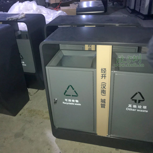 戶外鋼制分類(lèi)垃圾箱工廠制作成品圖