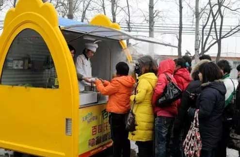 書報亭、早餐車，甚至垃圾桶都有二維碼“身份證”了。